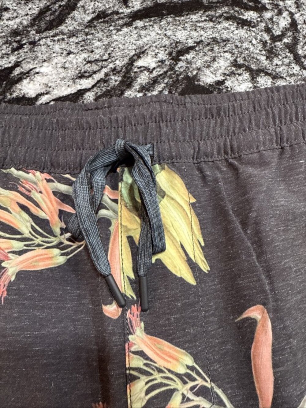 Roark Shorey  16” Elastic Waist Trunks Tui Floral Black Mens XL NWT RB425 $66 - Picture 4 of 9